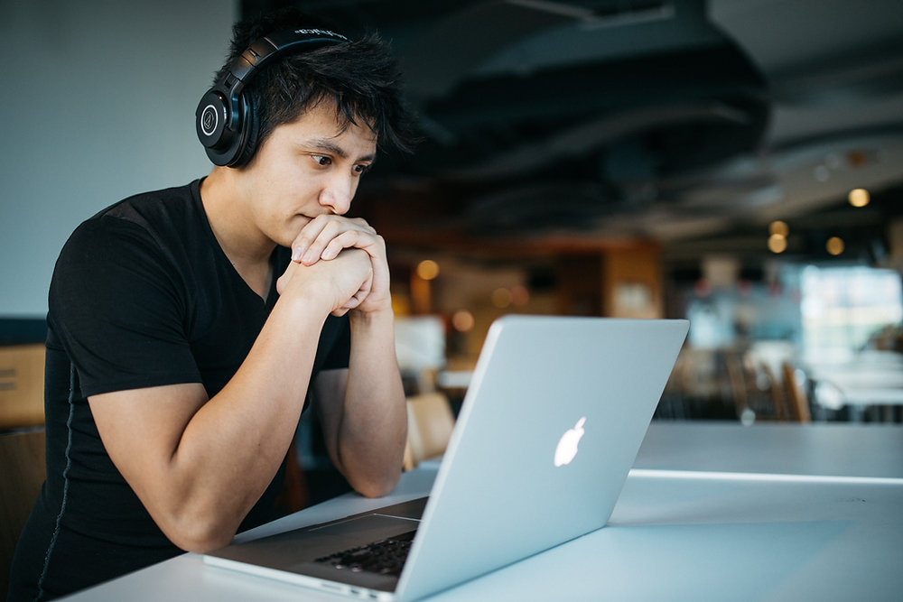 What Are the Best Practices for Managing Different Time Zones When Freelancing in Hong Kong?